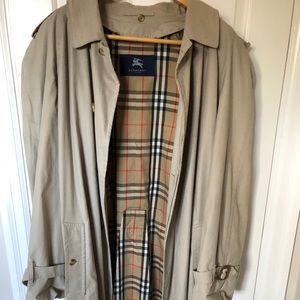 Men’s classic Burberry long trench coat